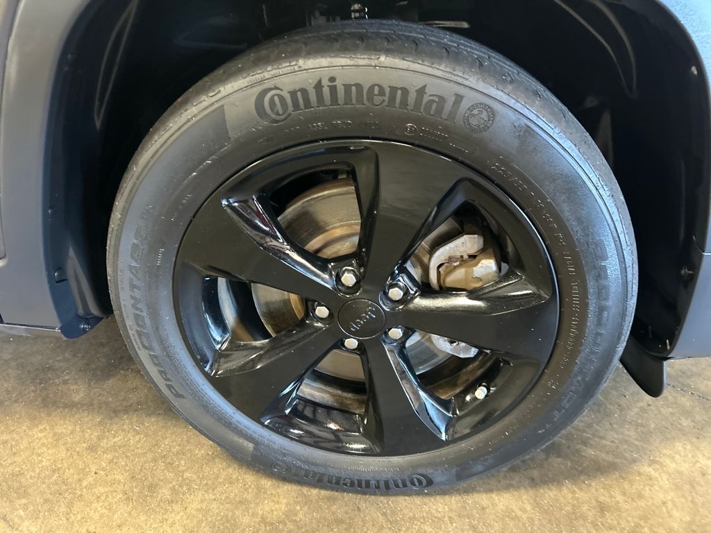 2020 Jeep Cherokee Altitude photo 7