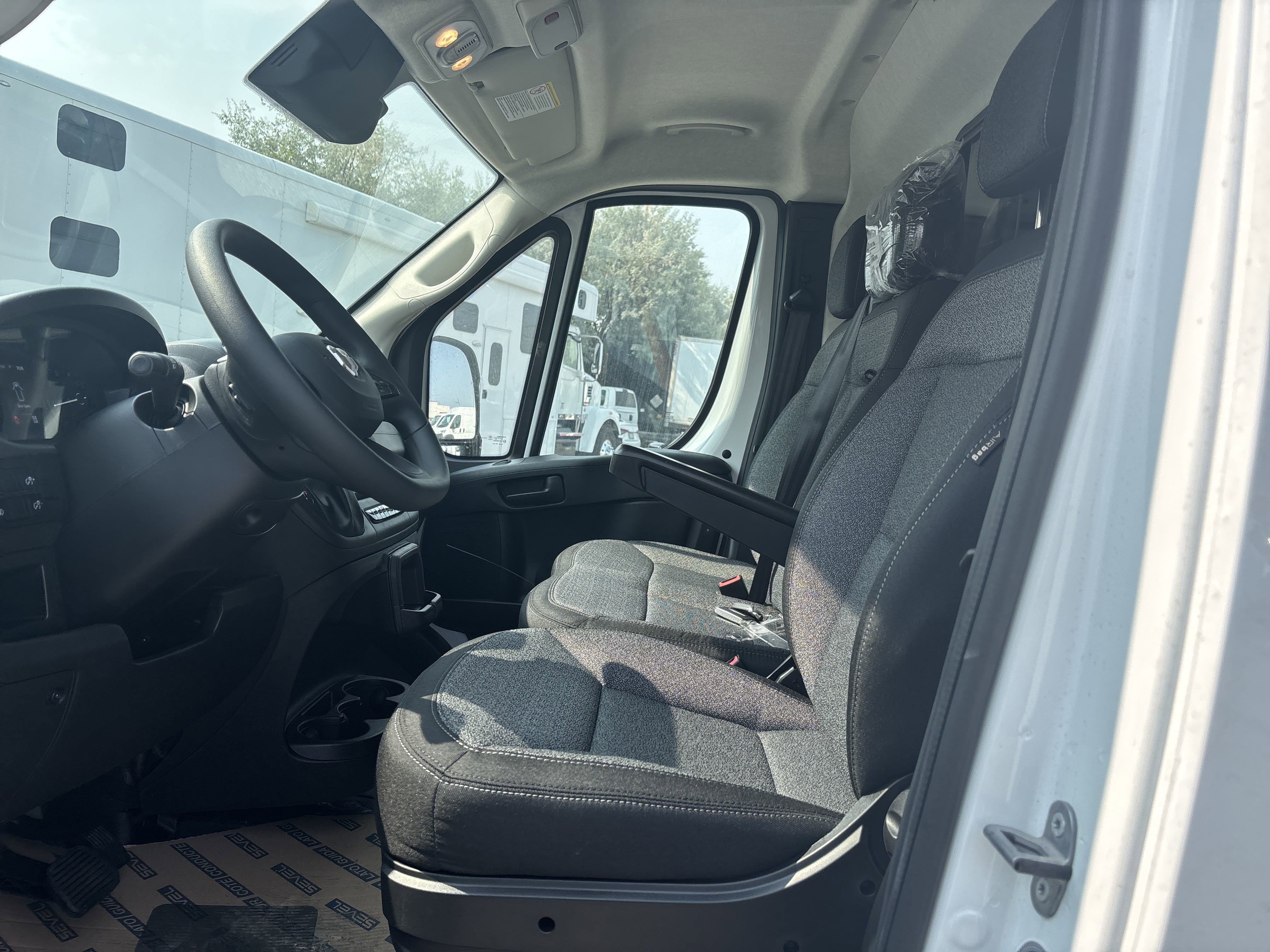 New 2025 Bright White Ram Tradesman image 14