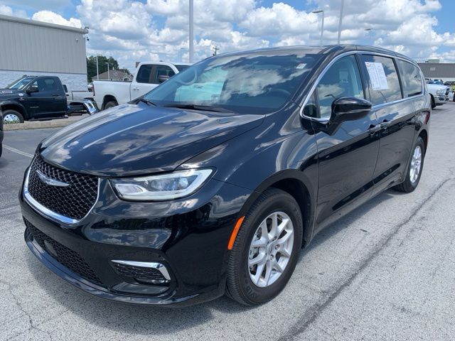 2024 Chrysler Pacifica Touring L photo 3
