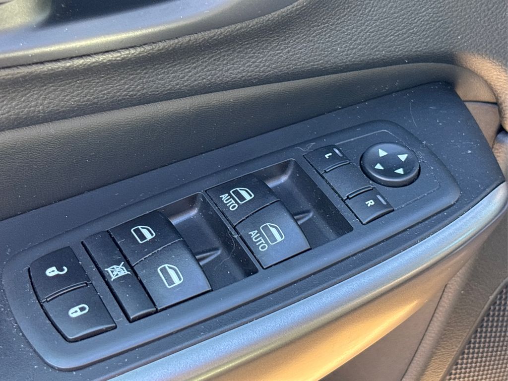 2019 Jeep Cherokee Limited photo 29
