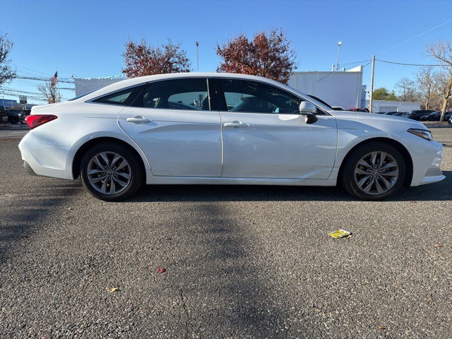 2022 Toyota Avalon XLE photo 3