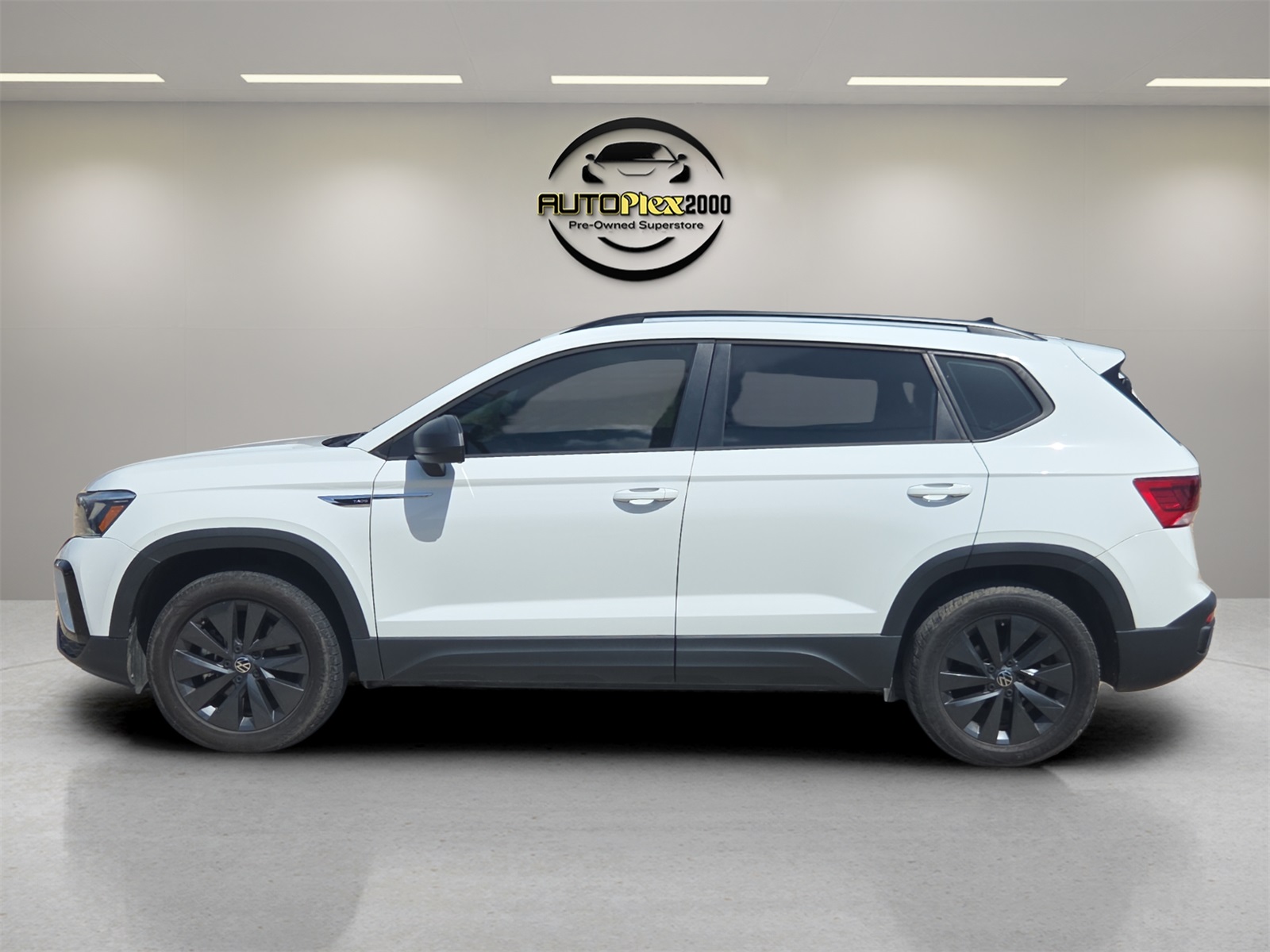 2022 Volkswagen Taos S photo 2