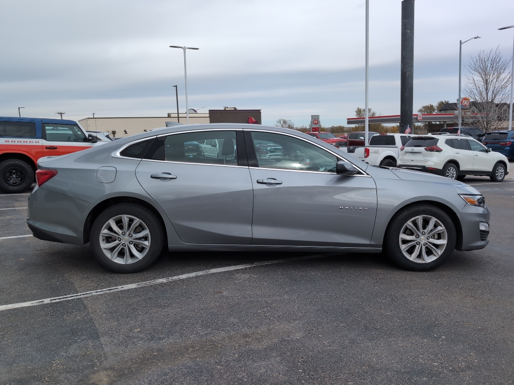 2023 Chevrolet Malibu 1LT photo 2