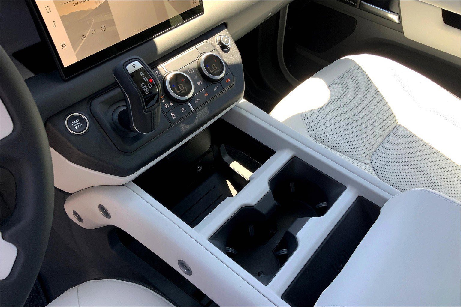 2025 Land Rover Defender 110 S photo 7
