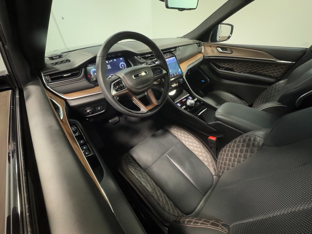 2024 Jeep Grand Cherokee L Summit photo 2