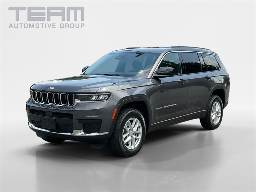 2025 Jeep Grand Cherokee Laredo photo 3