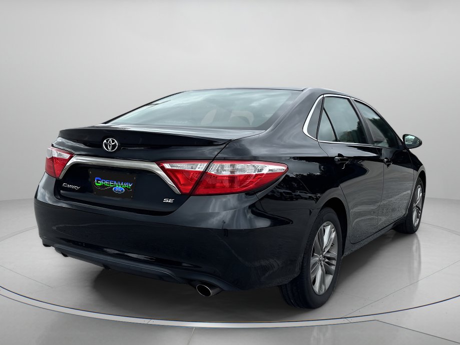 2017 Toyota Camry SE photo 3