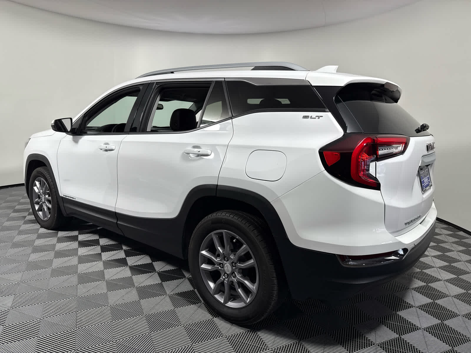 2024 Gmc Terrain SLT photo 3