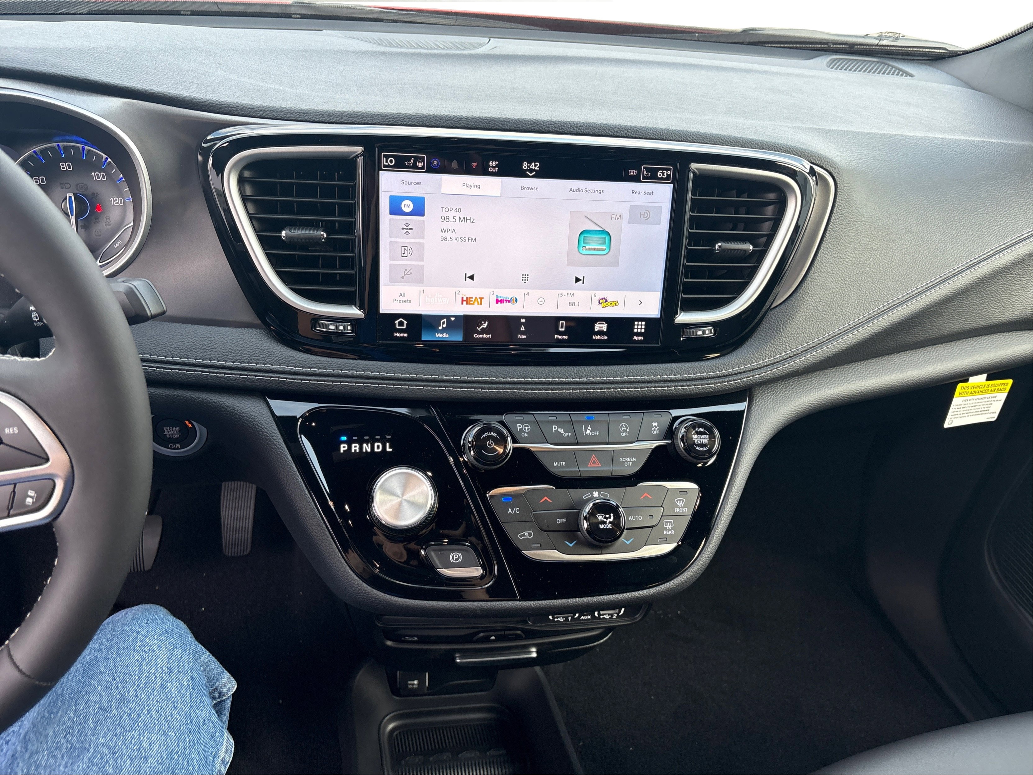 2025 Chrysler Pacifica photo 14