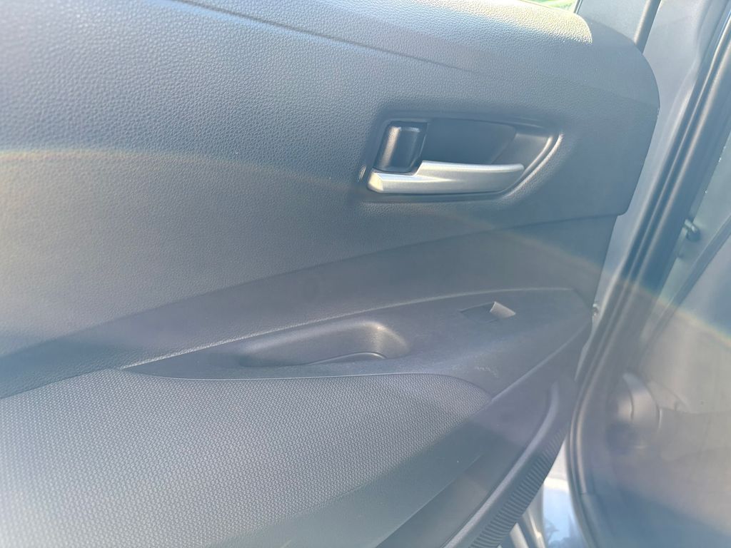 2021 Toyota Corolla LE photo 24