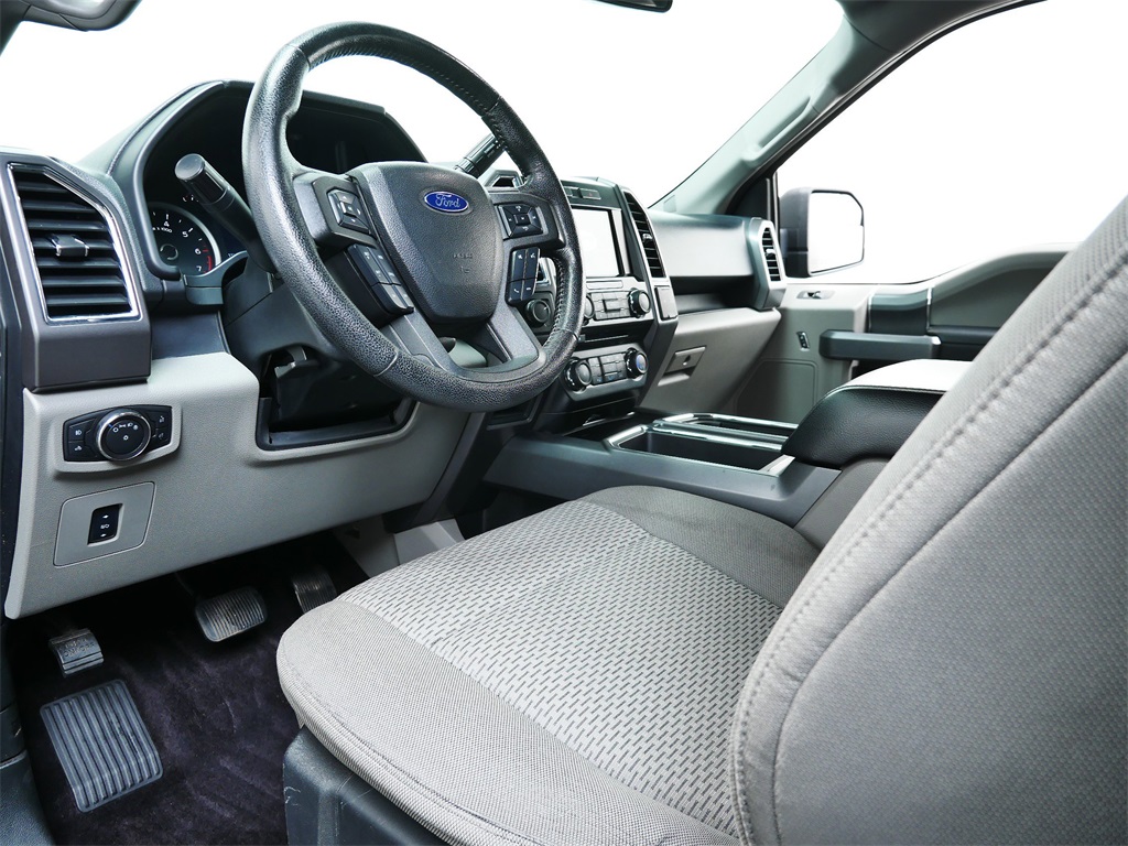 2016 Ford F-150 XLT photo 4