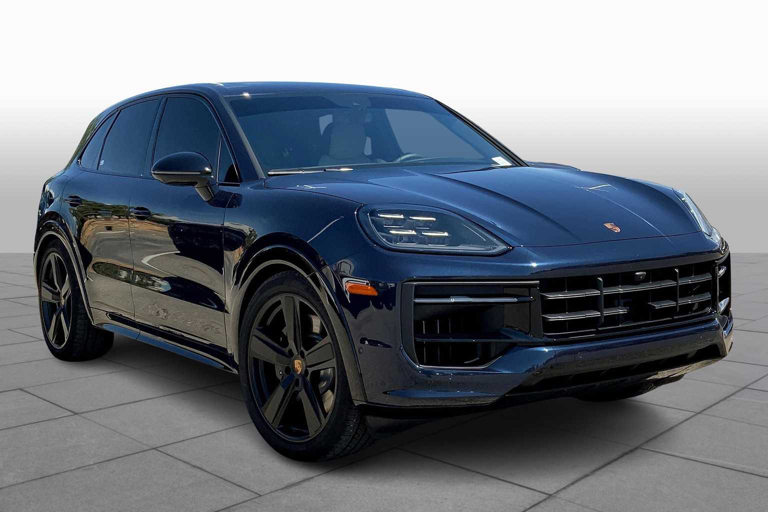 2025 Porsche Cayenne GTS photo 2