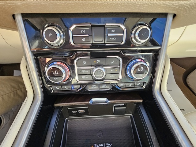 2023 Gmc Yukon XL Denali photo 11