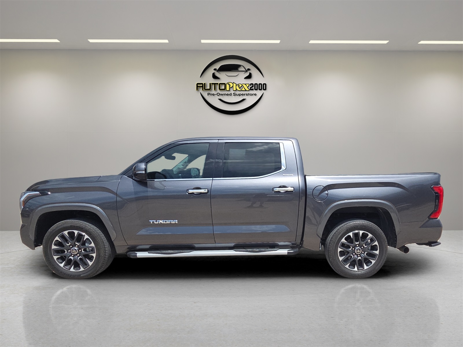 2023 Toyota Tundra Limited photo 2