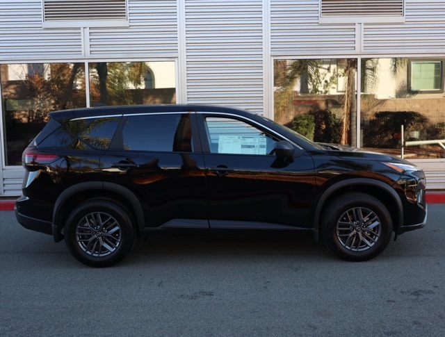 2025 Nissan Rogue S photo 3