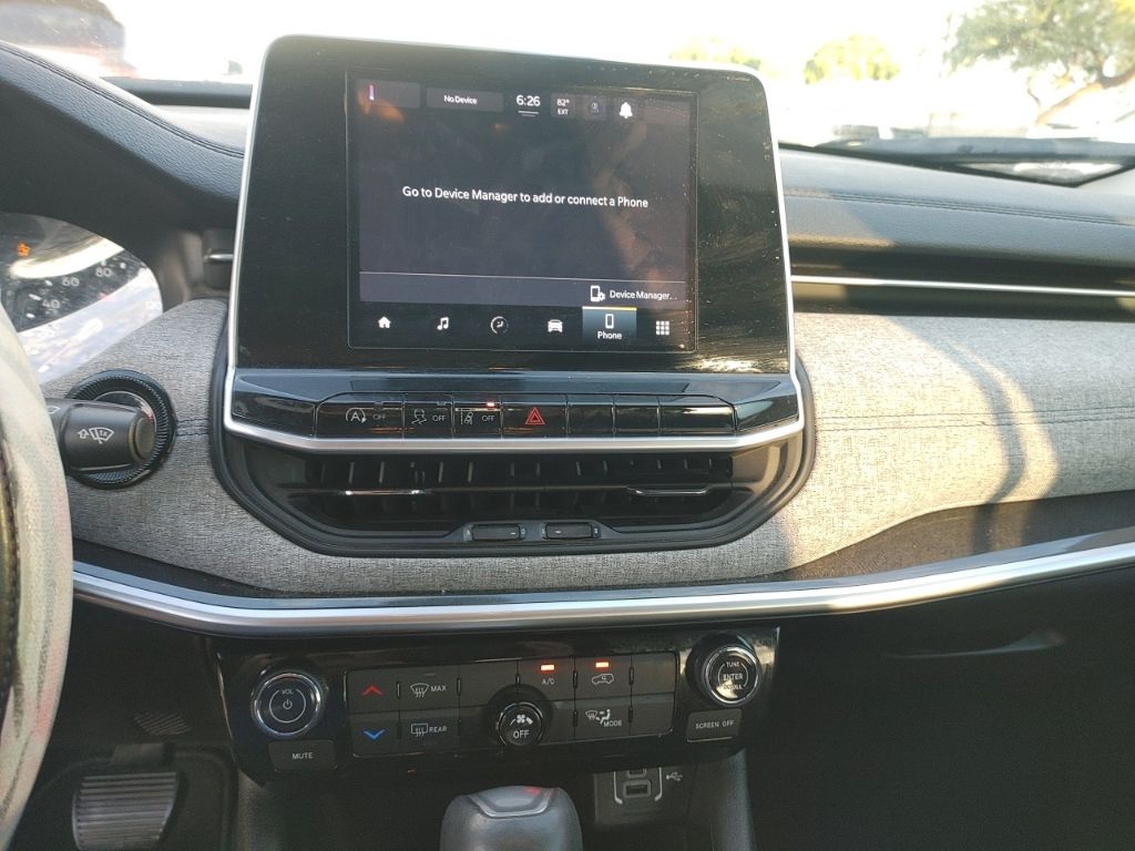 2022 Jeep Compass Latitude photo 17