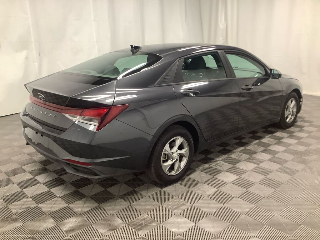 2021 Hyundai Elantra SE photo 3