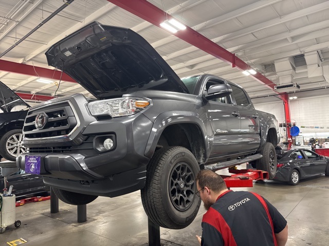 2022 Toyota Tacoma SR5's photo