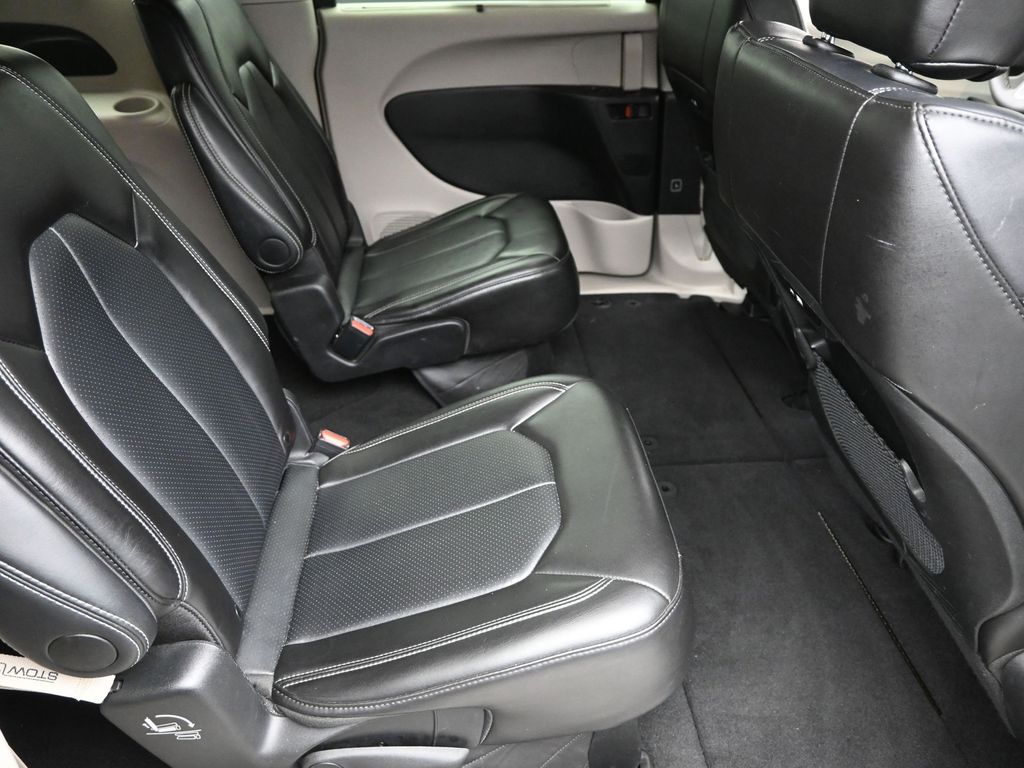 2024 Chrysler Pacifica Touring L photo 3
