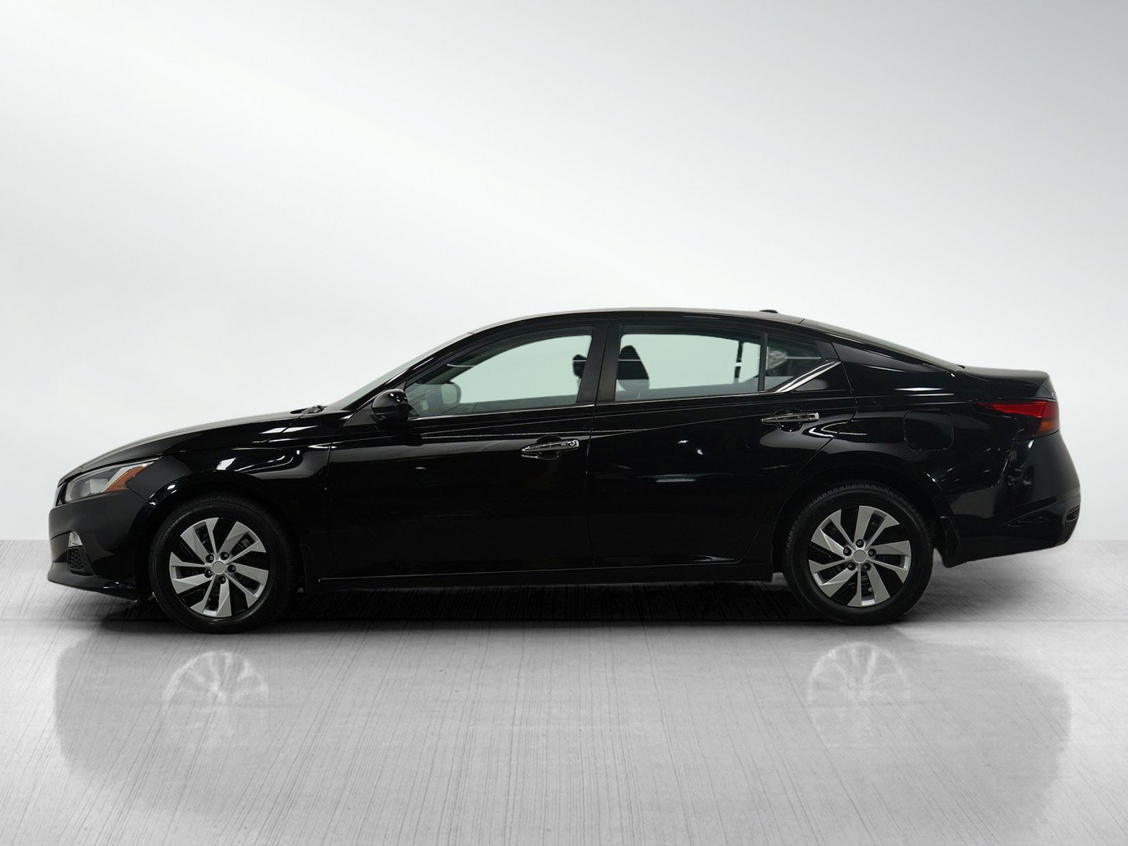 Used 2020 Nissan Altima S with VIN 1N4BL4BW0LN318416 for sale in Burnsville, Minnesota