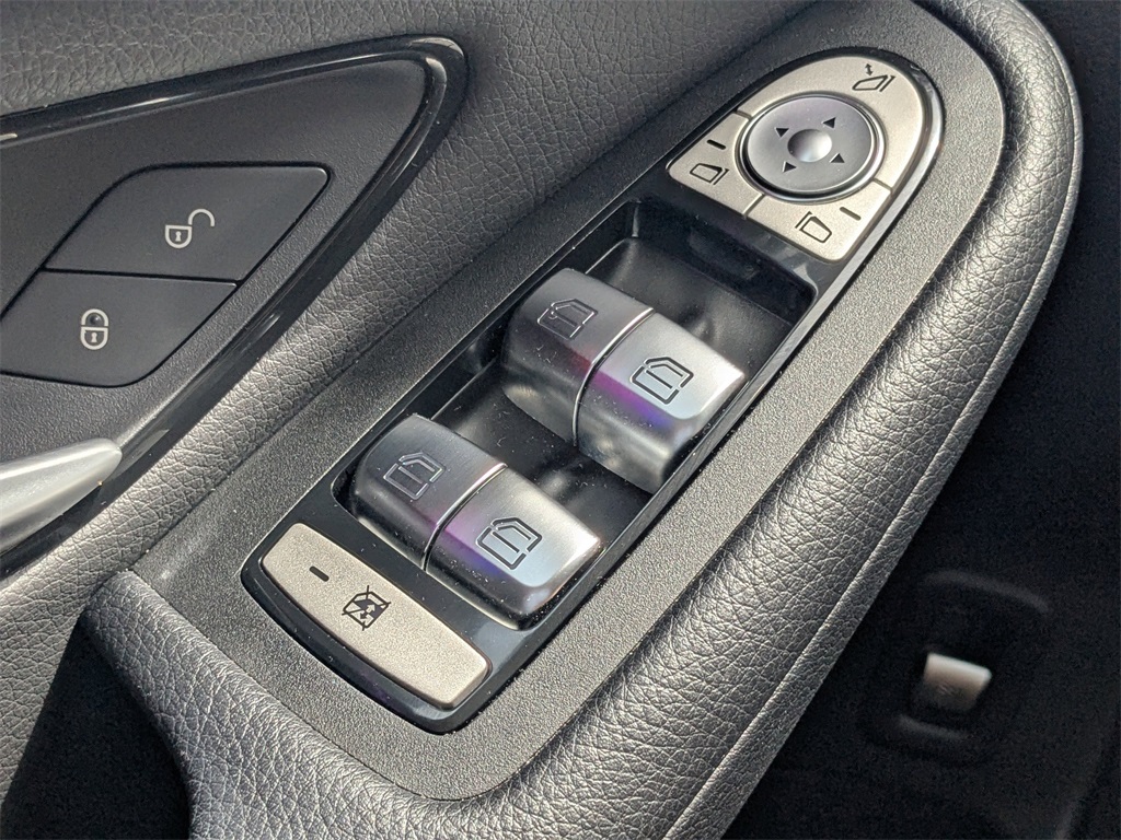 2020 Mercedes Benz GLC 300 photo 21