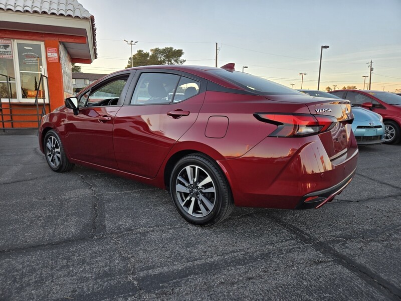 2022 Nissan Versa SV photo 3
