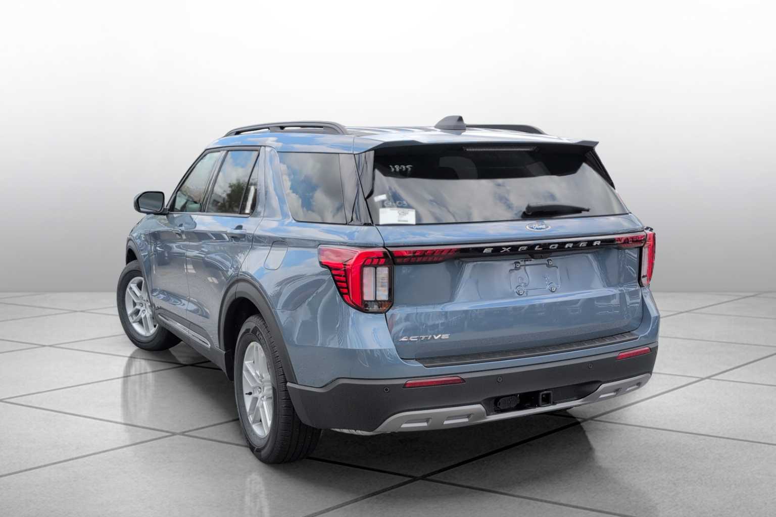 2025 Ford Explorer photo 14