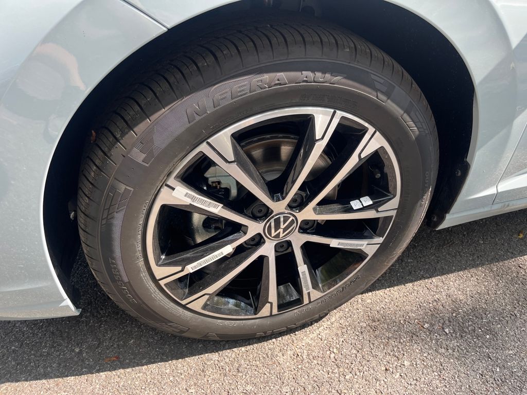 2025 Volkswagen Jetta 1.5T Sport photo 2