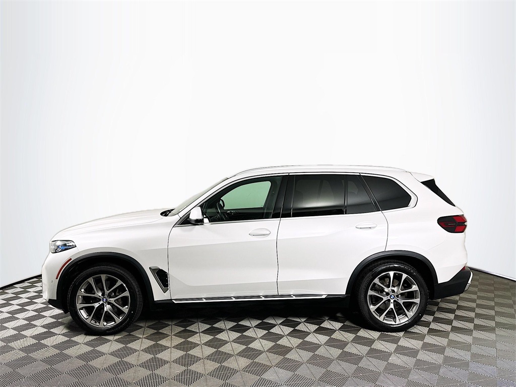 Used 2024 Mineral White Metallic BMW xDrive40i image 8