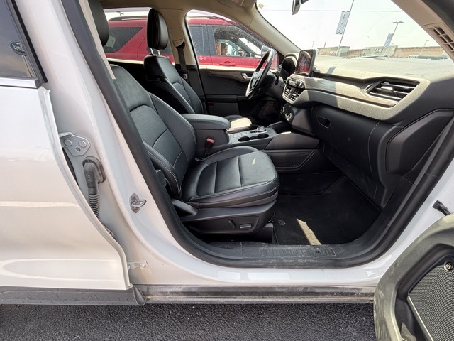 2020 Ford Escape Titanium Hybrid photo 6
