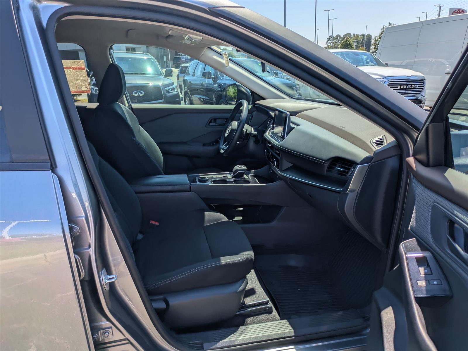 2023 Nissan Rogue S photo 28