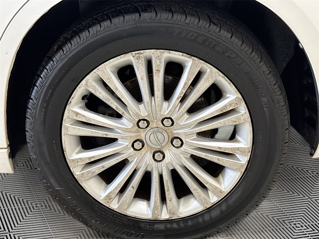 2013 Chrysler 300 Base photo 16