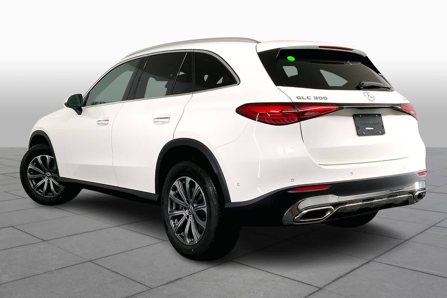 2025 Mercedes Benz GLC 300 4MATIC photo 4