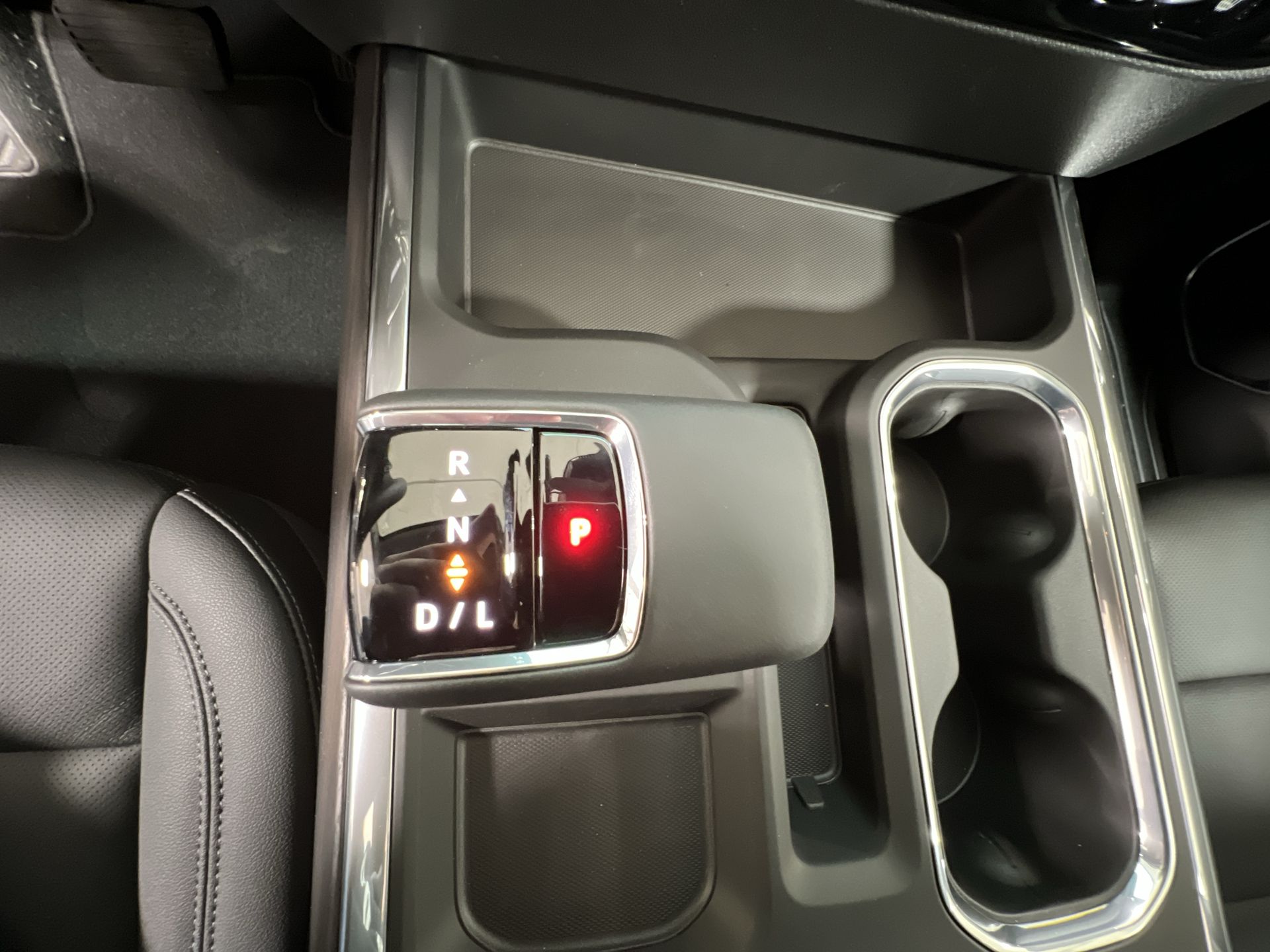 New 2025 White Frost Tricoat GMC SLT image 75