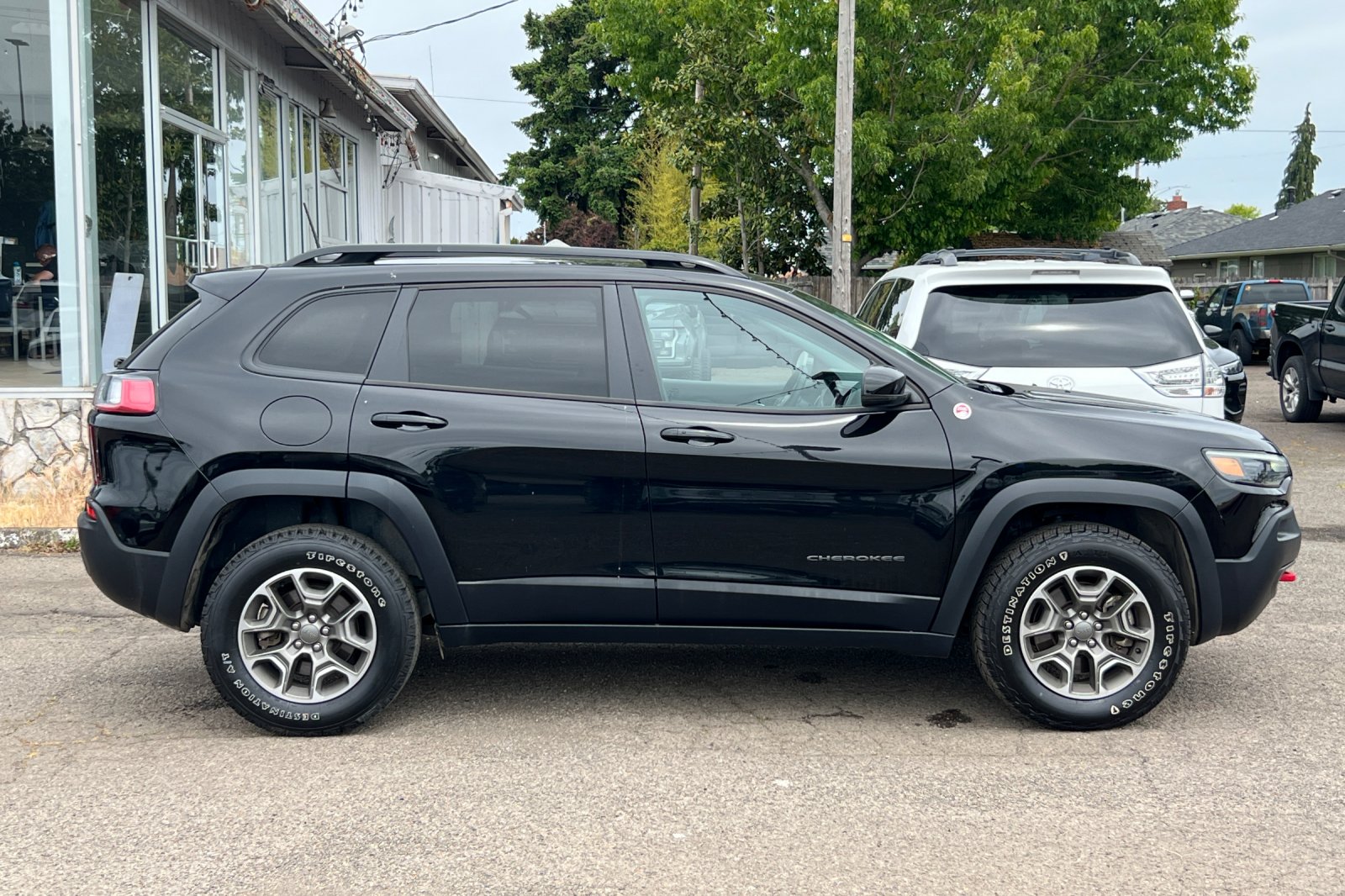 2022 Jeep Cherokee Trailhawk photo 2