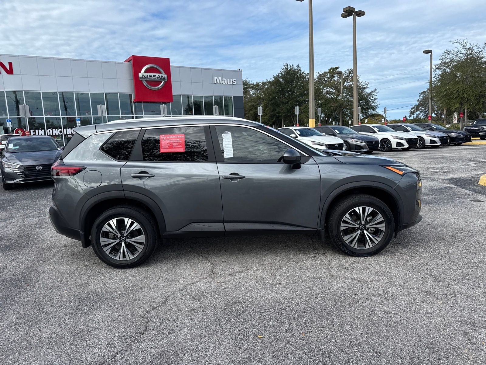 2023 Nissan Rogue SV photo 3