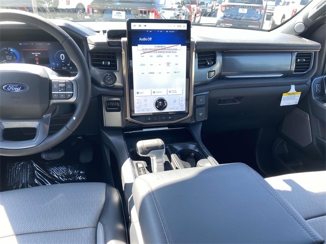 2025 Ford F-150 Lightning photo 10