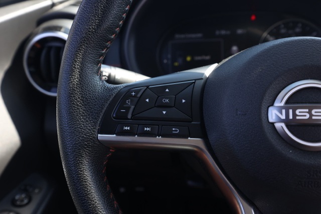 2023 Nissan Kicks SR photo 24