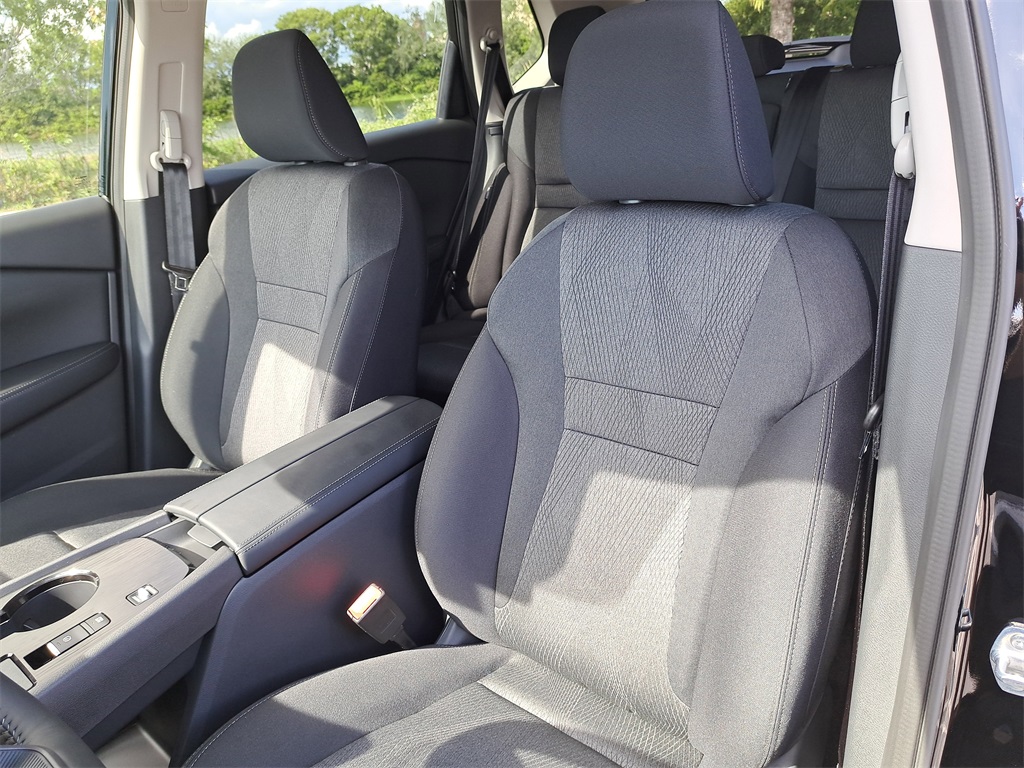 2026 Nissan Rogue SV photo 19