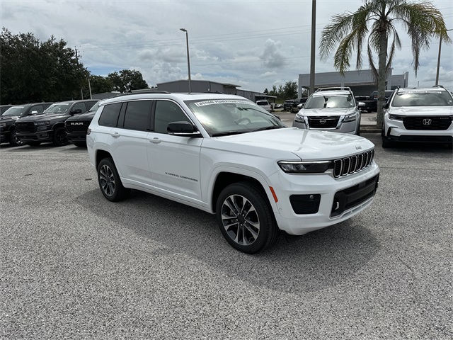 2025 Jeep Grand Cherokee Overland photo 2