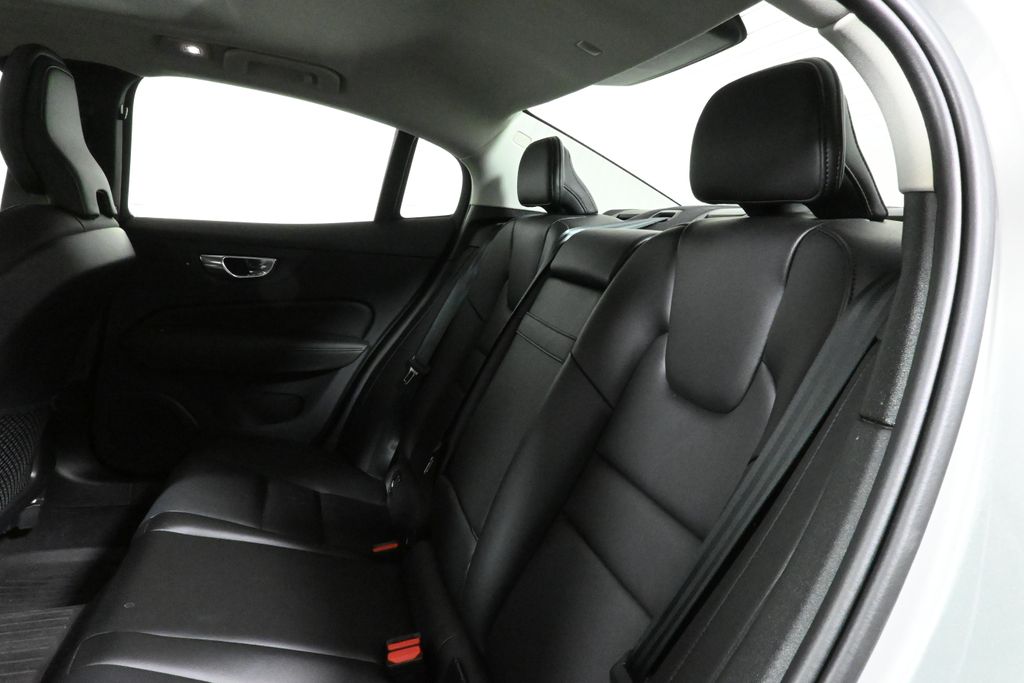 2024 Volvo S60 B5 Core photo 4