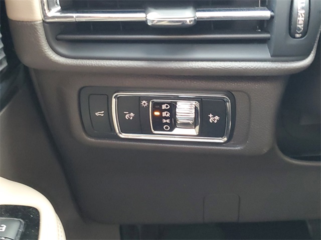 2022 Lincoln Corsair Standard photo 10