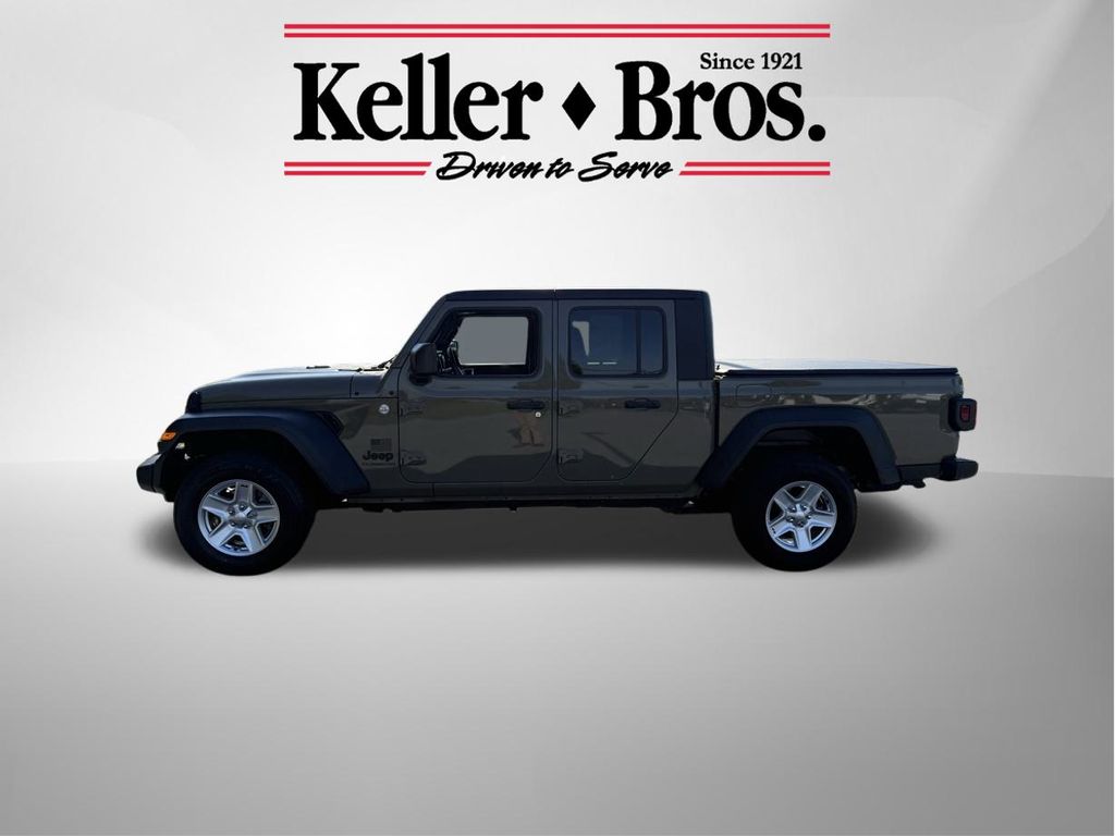 2020 Jeep Gladiator Sport photo 2
