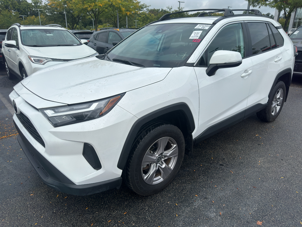 2024 Toyota RAV4 XLE photo 2