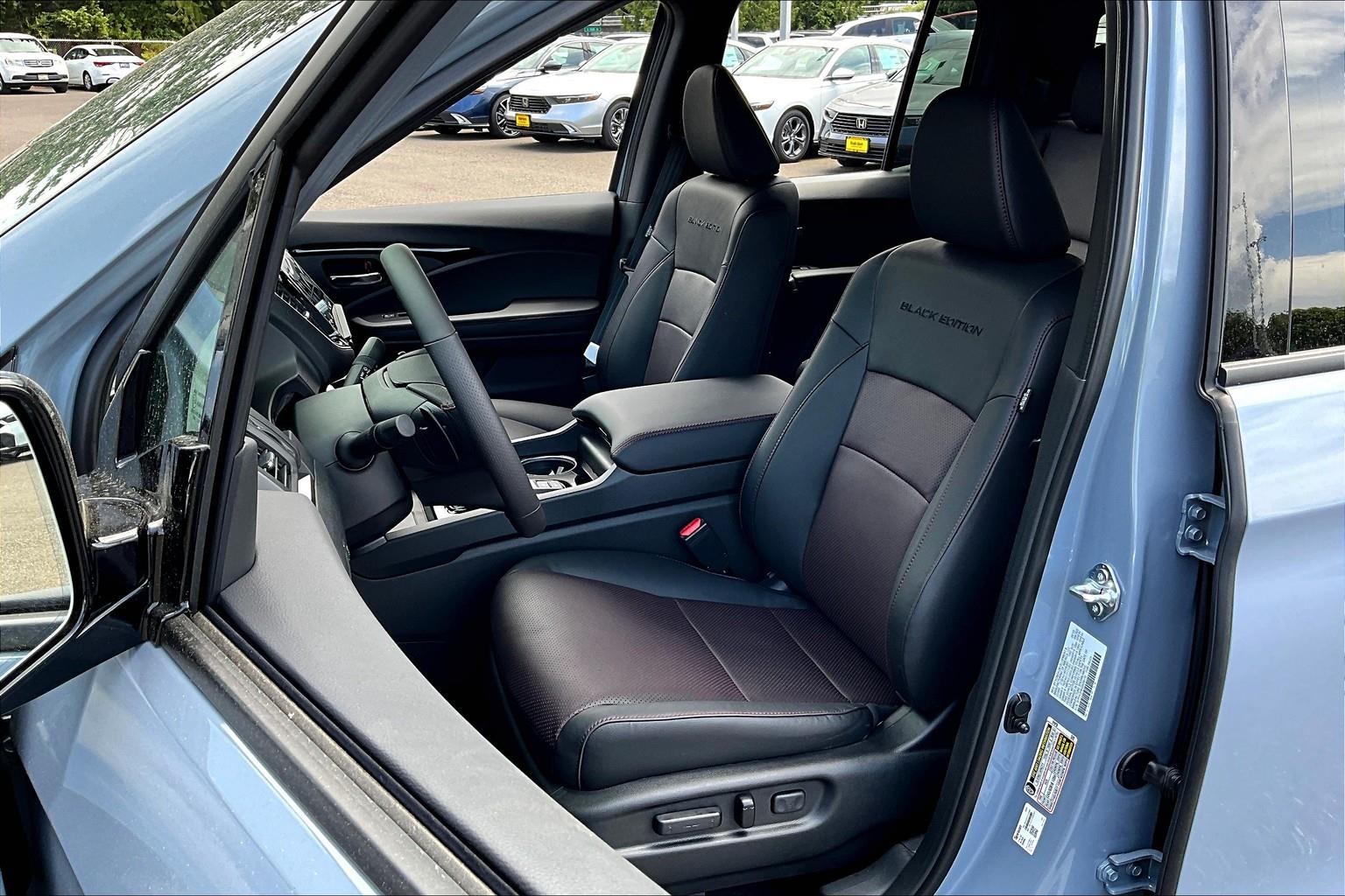 2025 Honda Ridgeline Black Edition photo 9