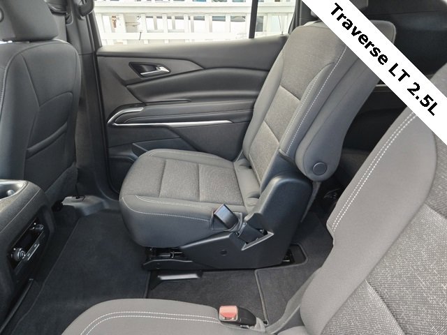 2025 Chevrolet Traverse photo 16