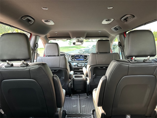2025 Chrysler Pacifica photo 11