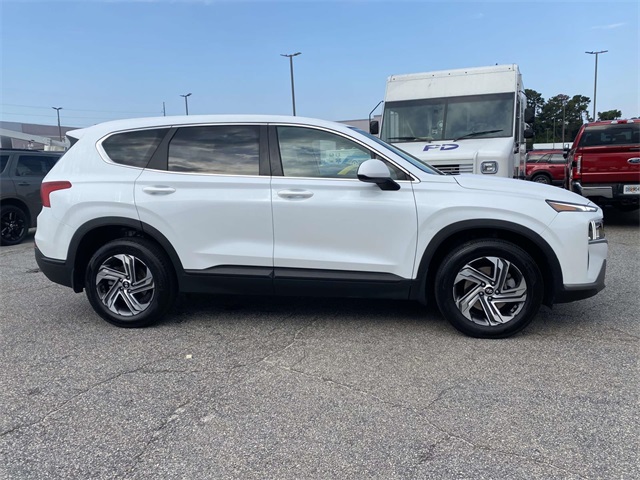 2022 Hyundai Santa Fe SE photo 2