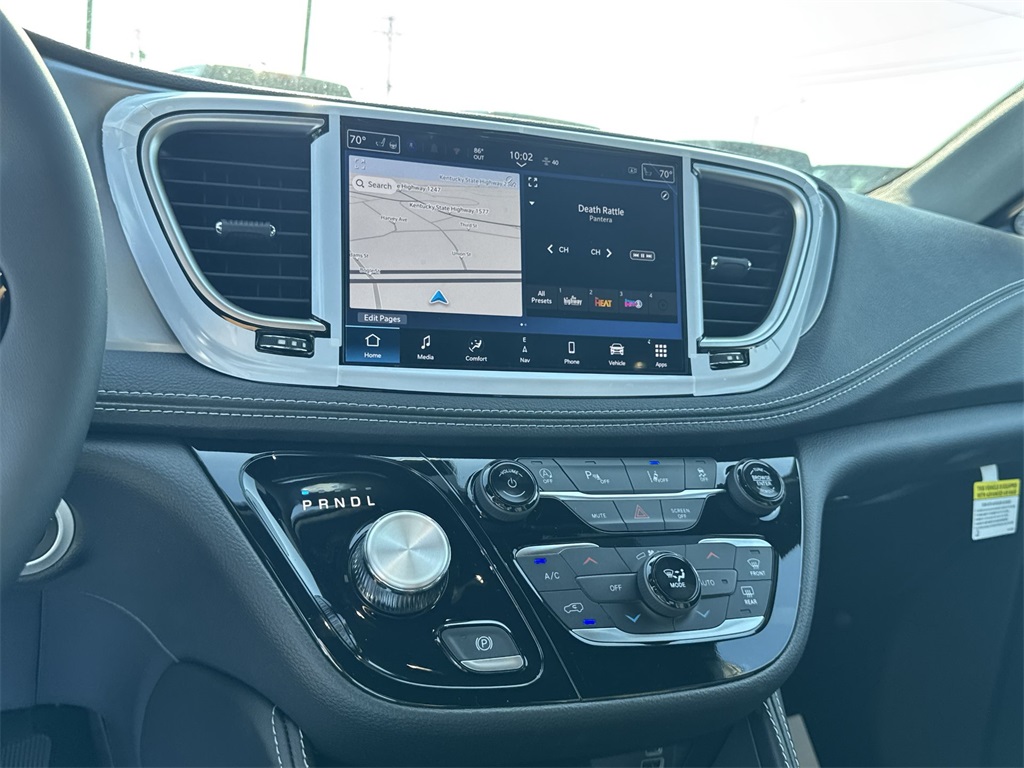 2026 Chrysler Pacifica Limited photo 22