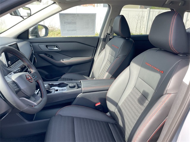 2025 Nissan Rogue SV photo 18